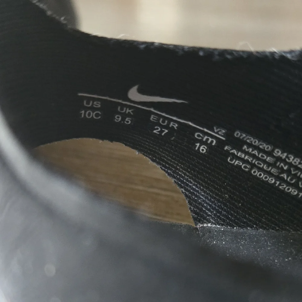 Nike Kids Black Sandals with White Accents - Picture 6 of 6